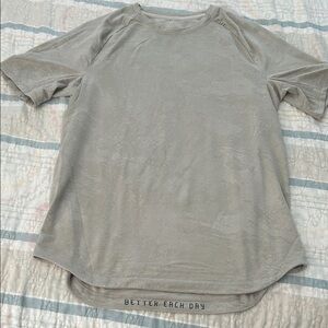 Lululemon Men's Gray T-Shirt